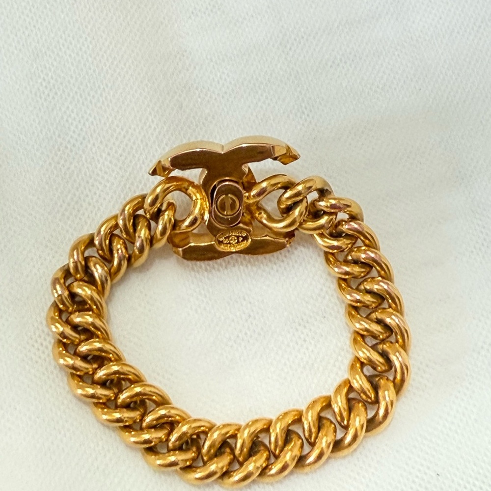 CHANEL CC Turnlock Gold Chain Bracelet - Picture 8 of 12